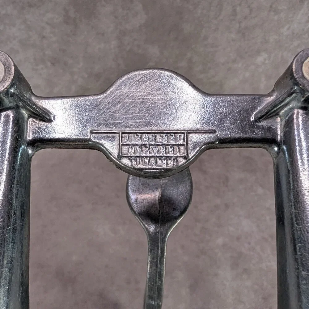 Vintage Wear-Ever Aluminum Citrus Juicer Hand Press Manual Lemon Lime Squeezer